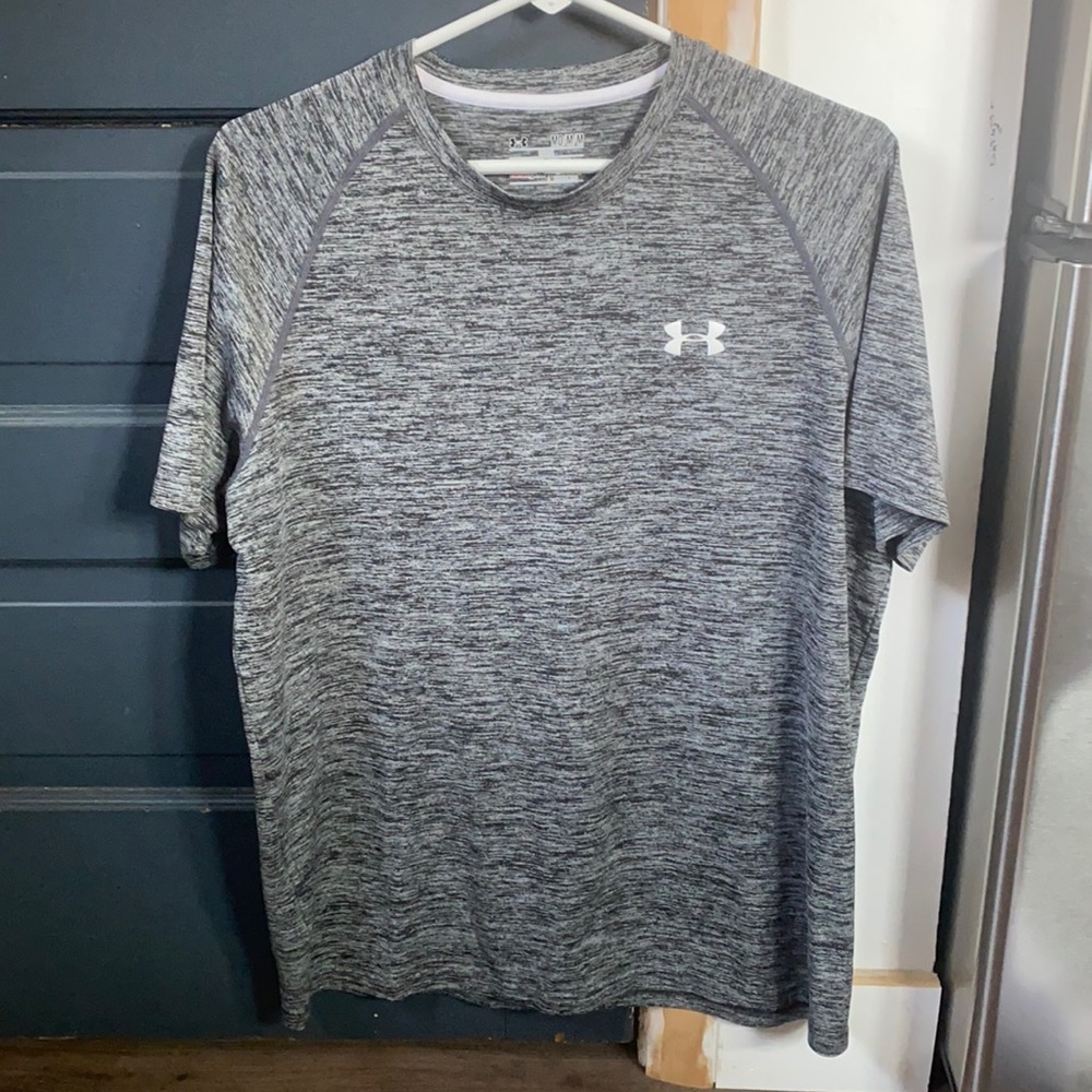 Men’s medium Under Armour t-shirt